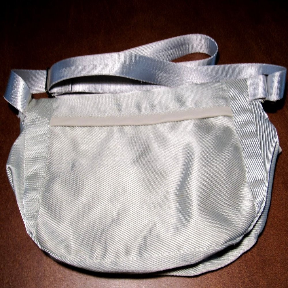 Doterra Crossbody Purse Bag Essential Oils Storage Silver And Floral - Picture 2 of 9